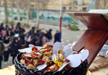 دختران در جشن میلاد موعود