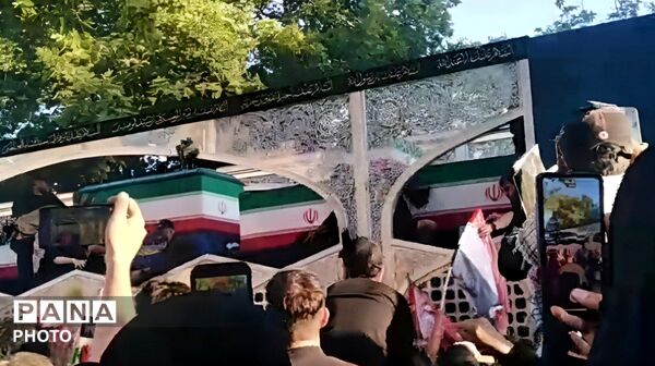 بازگشت آقای شهید ایران به خانه ی پدریشان