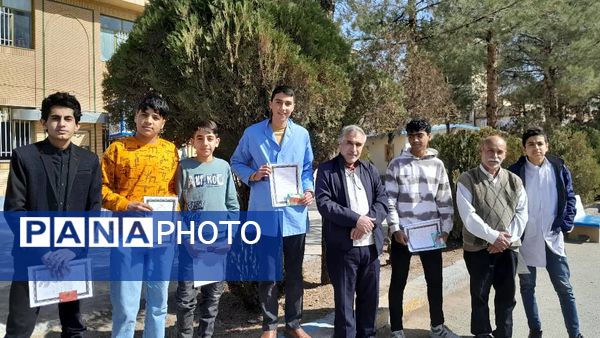 تقدیر از رتبه های برتر علمی-آموزشی، قرآنی، فرهنگی، ورزشی و هنری هنرستان شهید دیواندری سبزوار