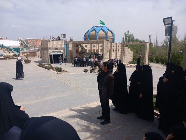 اعزام دانش‌آموزان بسیجی قم به اردوی راهیان نور غرب کشور