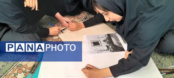 نقاشی همگانی در آخرین روز های سال 1403 در دبیرستان دخترانه معلم