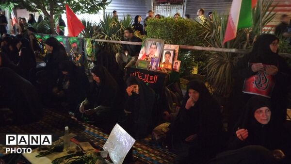 طنین نوای یا حسین در مسجد جامع نیشابور غرق در سوگ عاشورا