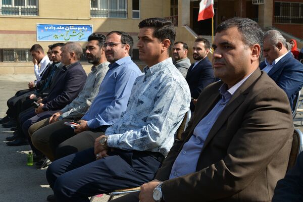 حاج مجید خوئی و بانو کمپانی، سازندگان ۹ کلاس جدید برای دختران بهارستانی