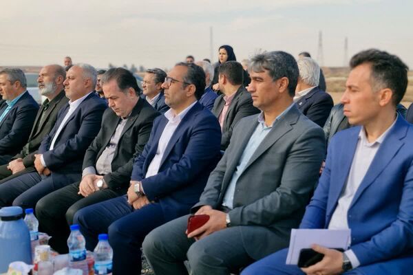 آیین کلنگ‌زنی هنرستان خیرساز هیأت امنایی در قرچک