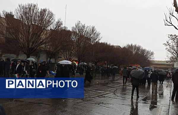 باران هم حریف عشق به وطن نشد