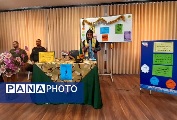 گرامیداشت هفته نیروی انتظامی در دبیرستان فرزانگان قائمشهر