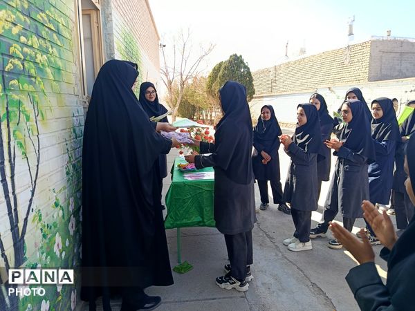 تجلیل از شاگردان برتر مدرسه گلشاد خلیل آباد