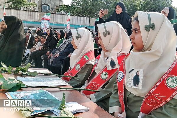 مراسم یادبود آموزگار دبستان نیلوفر رفیعی ناحیه دو شهرری با حضور پیشتازان سازمان دانش‌آموزی 