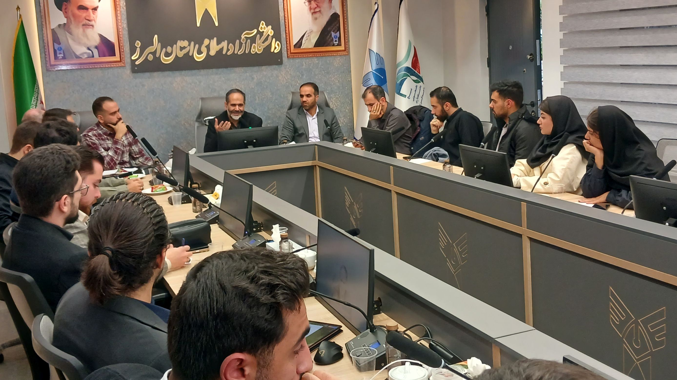 دیدار دانشجویان دانشگاه آزاد با نماینده مجلس شورای اسلامی در کرج 