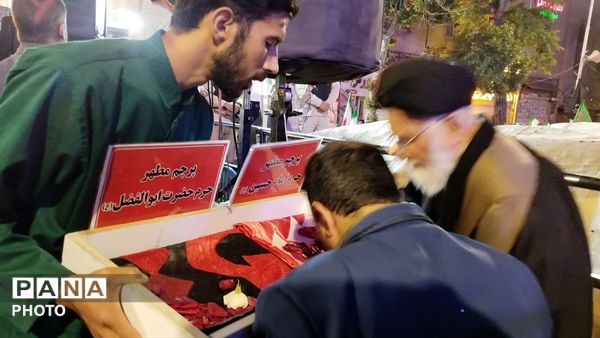 گذری بر غرفه دهه نودی ها و چایخانه حضرت زهرا(س)