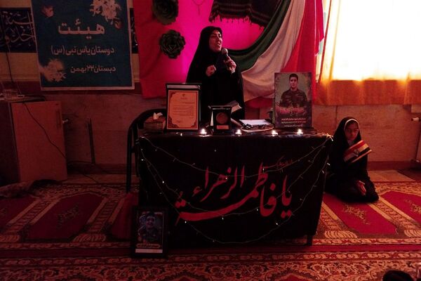 افتتاح کتاب «از ایرانمان دفاع کنیم» در دبستان ۲۲ بهمن با حضور مادر شهید عرشیان افشارمند