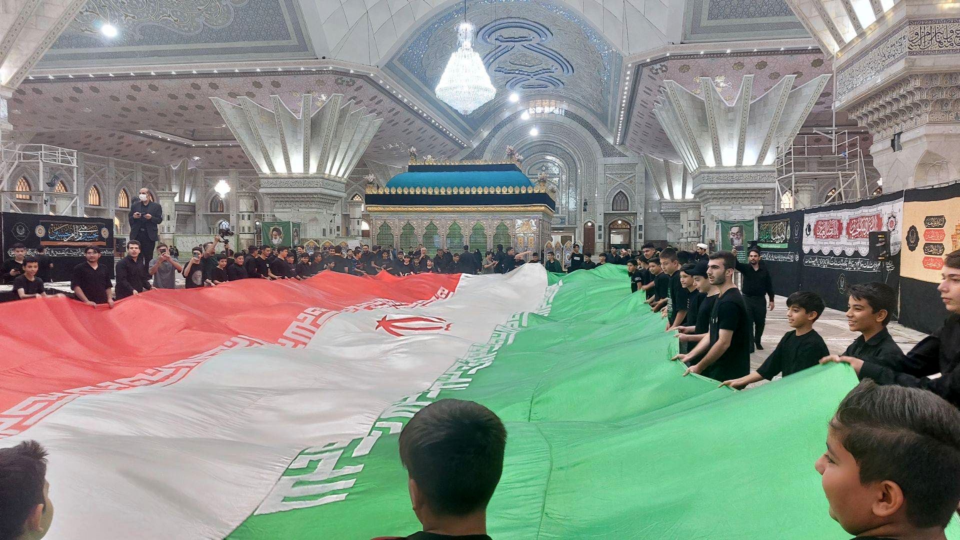 فرهنگیان منطقه ۱۴ تهران، به سرداران شهید جنگ ۱۲ روزه ادای احترام کردند