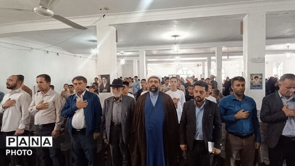 گرامیداشت هفته دفاع مقدس با حضور دانش‌آموزان روستای تمنک 