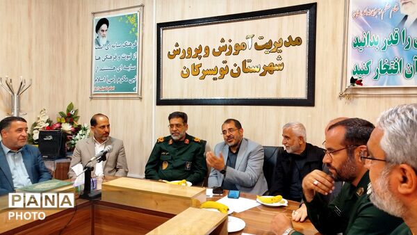 تجلیل از معلمان نمونه تویسرکان