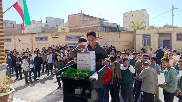 جشن عاطفه‌ها در مدرسه شریعتی اسکو