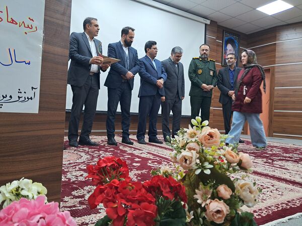 تجلیل از برترین‌های کنکور در قائمشهر