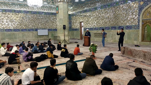 آیین جشن تکلیف دانش‌آموزان دبیرستان شهید غفاری قم