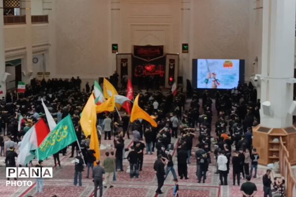 نوجوانان عاشورایی در حرم شاهچراغ(ع) - 1