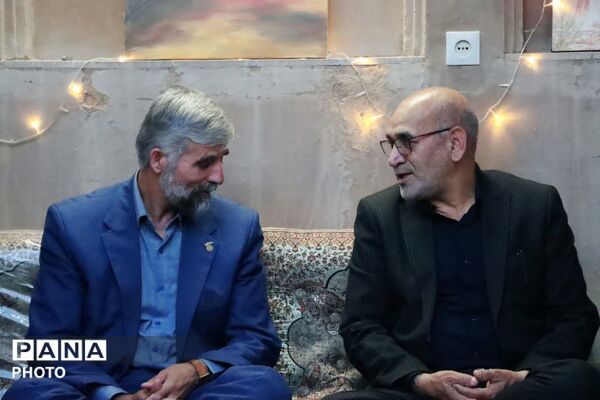 دیدار صمیمی معاون فعالیت‌های دانش‌آموزی سازمان دانش‌آموزی کشور با مسئولان یزد