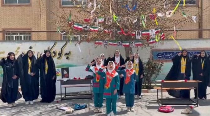 اجرای برنامه فرهنگی دانش‌آموزان منطقه کشاورز به مناسبت گرامیداشت شهدای دانش‌آموز میناب