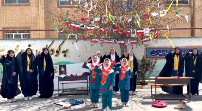 اجرای برنامه فرهنگی دانش‌آموزان منطقه کشاورز به مناسبت گرامیداشت شهدای دانش‌آموز میناب