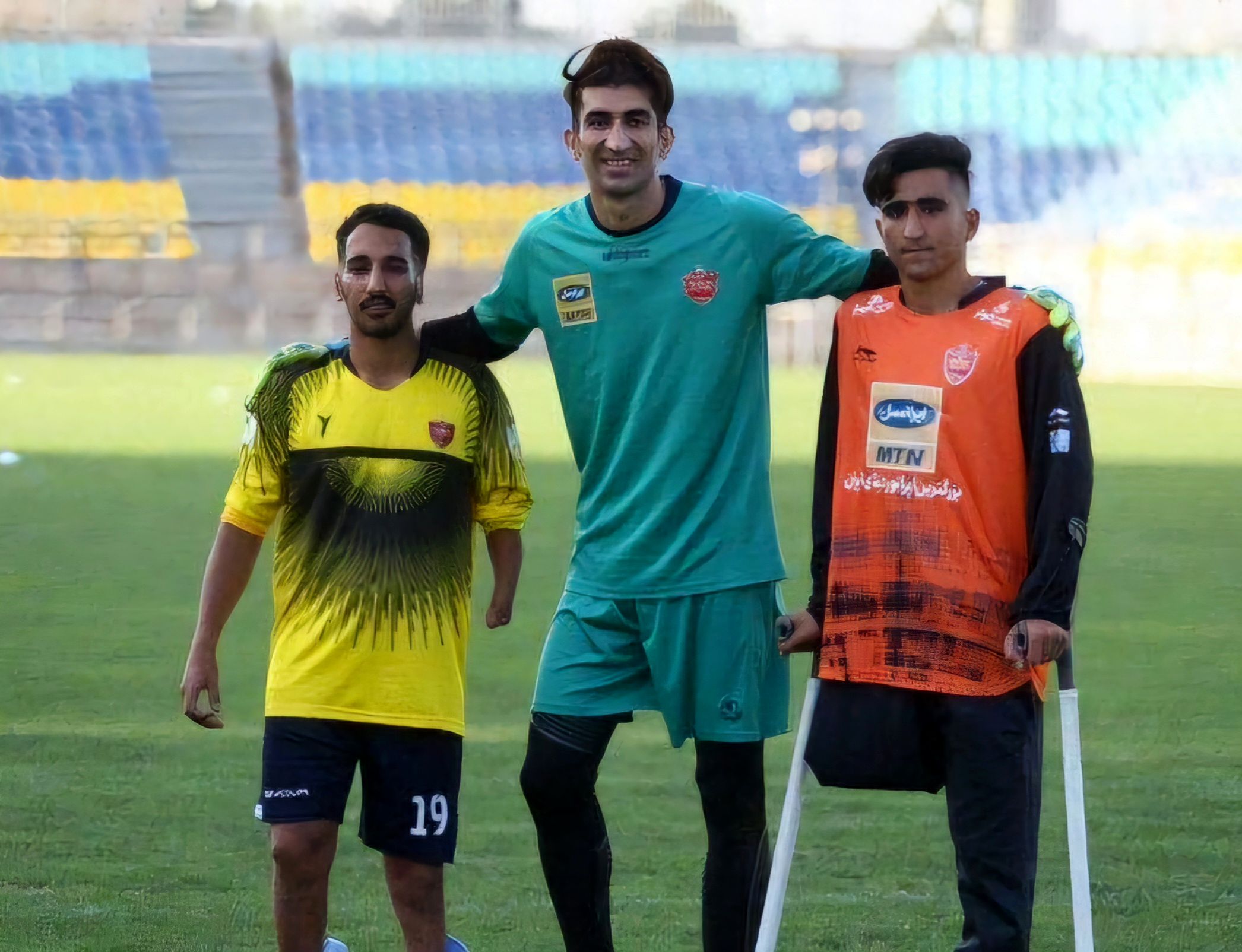 الهام‌بخش از دل محدودیت‌ها؛ درخشش دو فوتبالیست معلول لرستانی در برنامه‌ عصر جدید