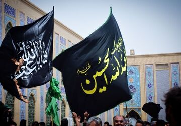 صحن حضرت ابوالفضل(ع) مصلای المهدی(عج) لبریز از عاشقان علمدار بود