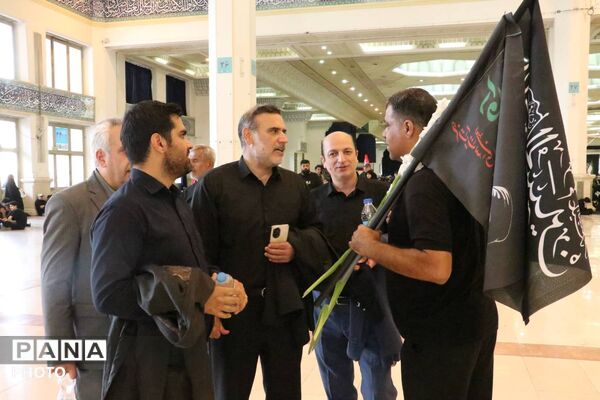 وداعِ تاریخی با «رهبر شهید ایران» از نگاه دوربین؛ تجلی بصیرت فرهنگیانِ «منطقه ۱۷» در مصلای تهران