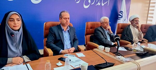 نشست بین نسلی دانش‌آموزان دختر منتخب با حضور مشاور وزیر و استاندار 