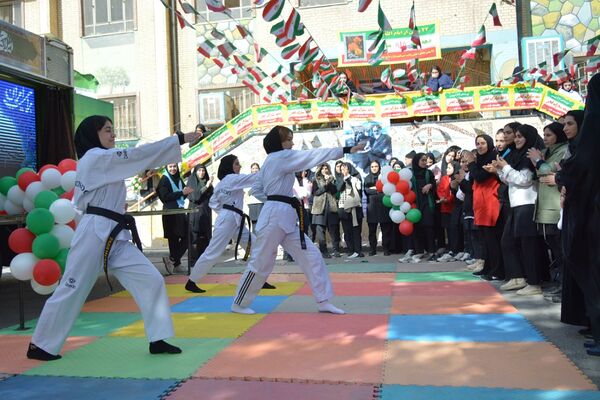 طنین زنگ انقلاب در بهارستان‌دو 