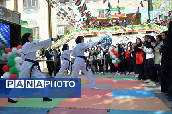 طنین زنگ انقلاب در بهارستان‌دو 