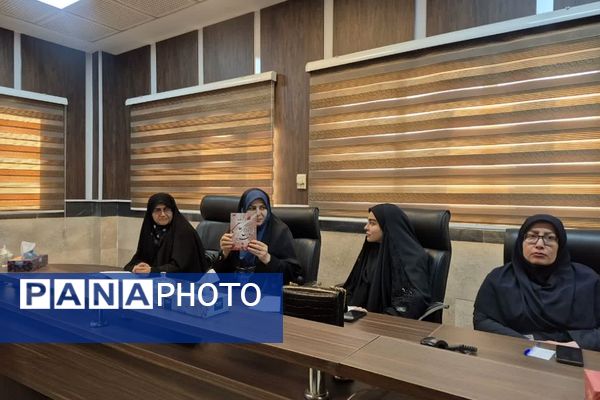 نشست بانوان ادارات چهاردانگه با "طعم کتاب"