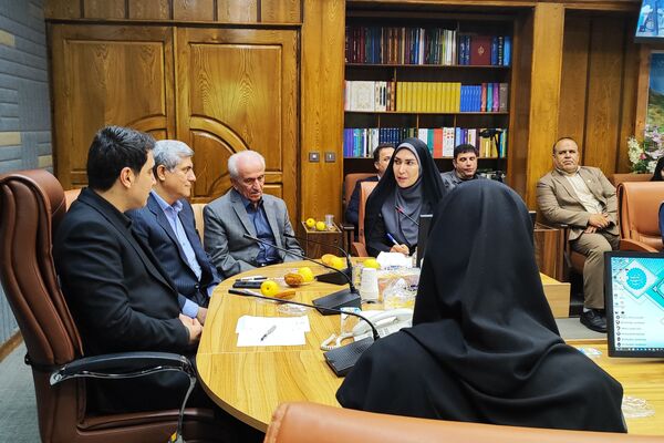 دیدار صمیمی استاندار کردستان با جمعی از دختران نخبه استان