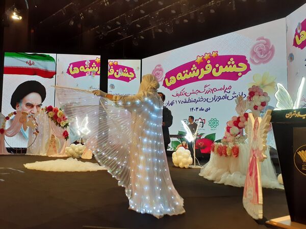 جشن تکلیف با شکوه ۲۰۰۰ نفره دانش‌آموزان کلاس سومی منطقه ۱۷