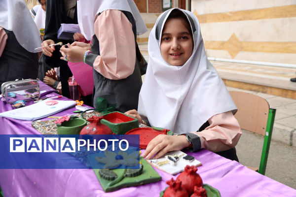 بازدید مدیر آموزش و پرورش اسلامشهر از بازارچه خیریه دبستان شاهد فاطمه زهرا(س)