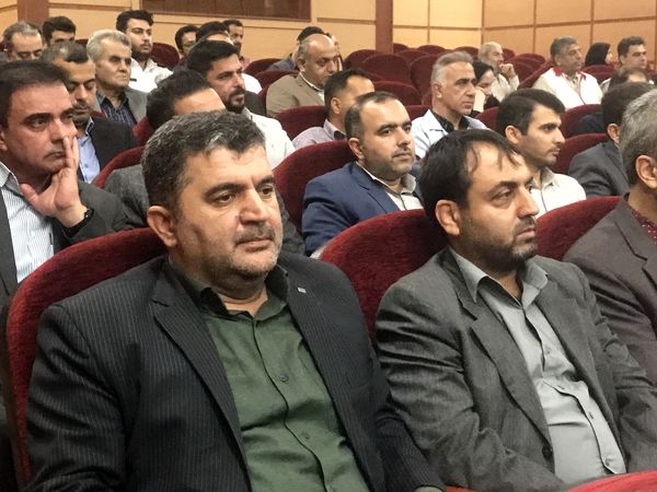 همایش تجلیل از مدیران و کارکنان نمونه شهرستان محمودآباد 