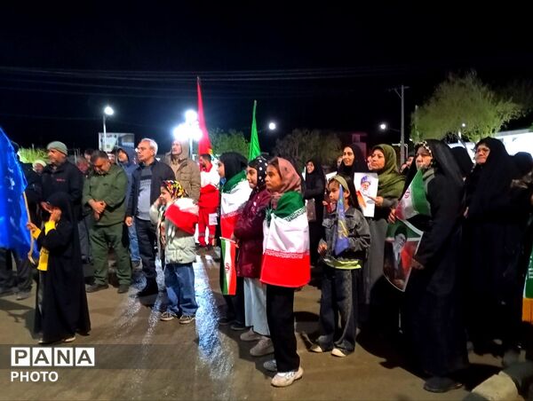 دانش‌آموزان شهرستان مانه در راهپیمایی‌های شبانه در جنگ رمضان 