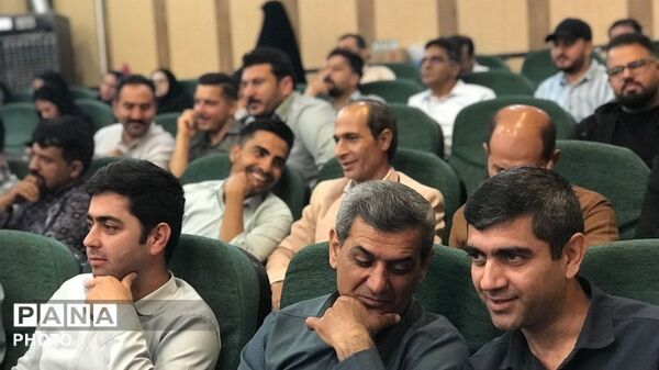 گردهمایی مسئولان و مدیران مدارس در سالن معلم اشخانه