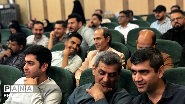 گردهمایی مسئولان و مدیران مدارس در سالن معلم اشخانه