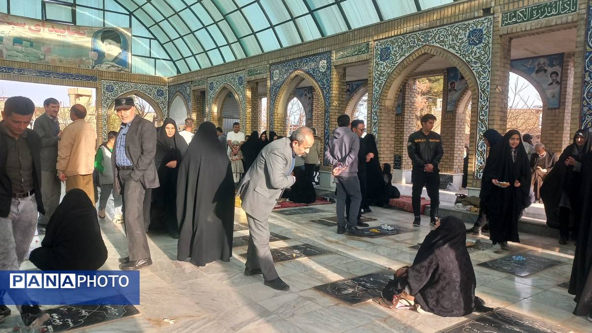 آیین چراغ برات در مزار شهیدان خلیل آباد