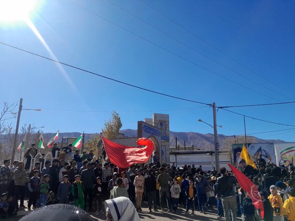 حضور پرشور و حماسه‌آفرین دانش‌آموزان نسر در راهپیمایی یوم‌الله ۱۳ آبان
