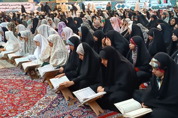 لحظات ناب راز و نیاز دانش‌آموزان دختر اسلامشهری در خلوت عاشقانه با خدا در اعتکاف