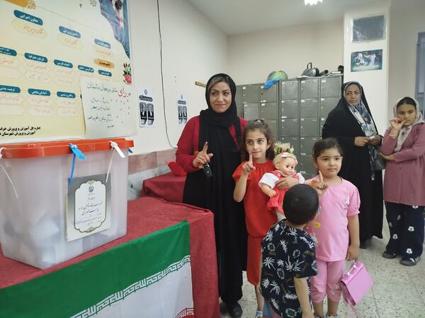 مردم شهرستان فاروج همدل و یکصدا پای صندوق‌های رأی 