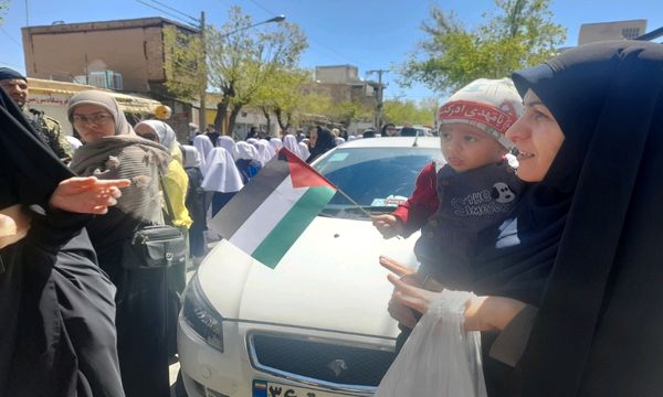حضور پرشور کودکان آباده در راهپیمایی روز جهانی قدس