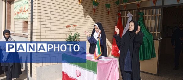 جشن دهه فجر در مدرسه شهید معتمدی