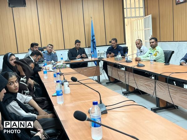 تجلیل شهردار خاتم از اصحاب رسانه و دانش آموز خبرنگاران پانا