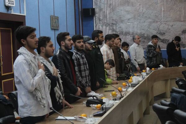 دیدار جمعی از دانش‌آموزان زنجانی با فرمانده سپاه انصارالمهدی 