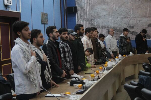 دیدار جمعی از دانش‌آموزان زنجانی با فرمانده سپاه انصارالمهدی 