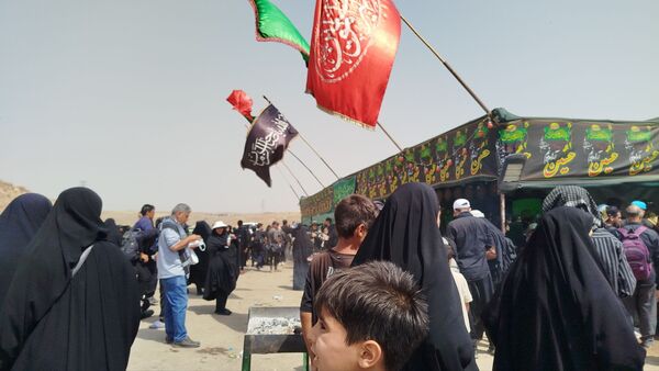 پیاده روی زائران امام رضا(ع) از ملک آباد تا مشهد 