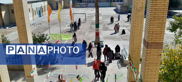 آموزشگاه فاطمیه جیرفت به استقبال «دهه فجر»